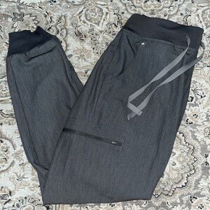 NEVER WORN FIGS ZAMORA GRAPHITE SCRUB PANTS